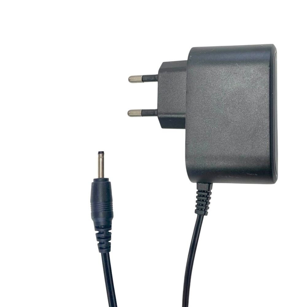 WEKO 5V - 2A 2.5x0.7mm İnce Uç Priz Tipi Tablet Pc Adaptörü